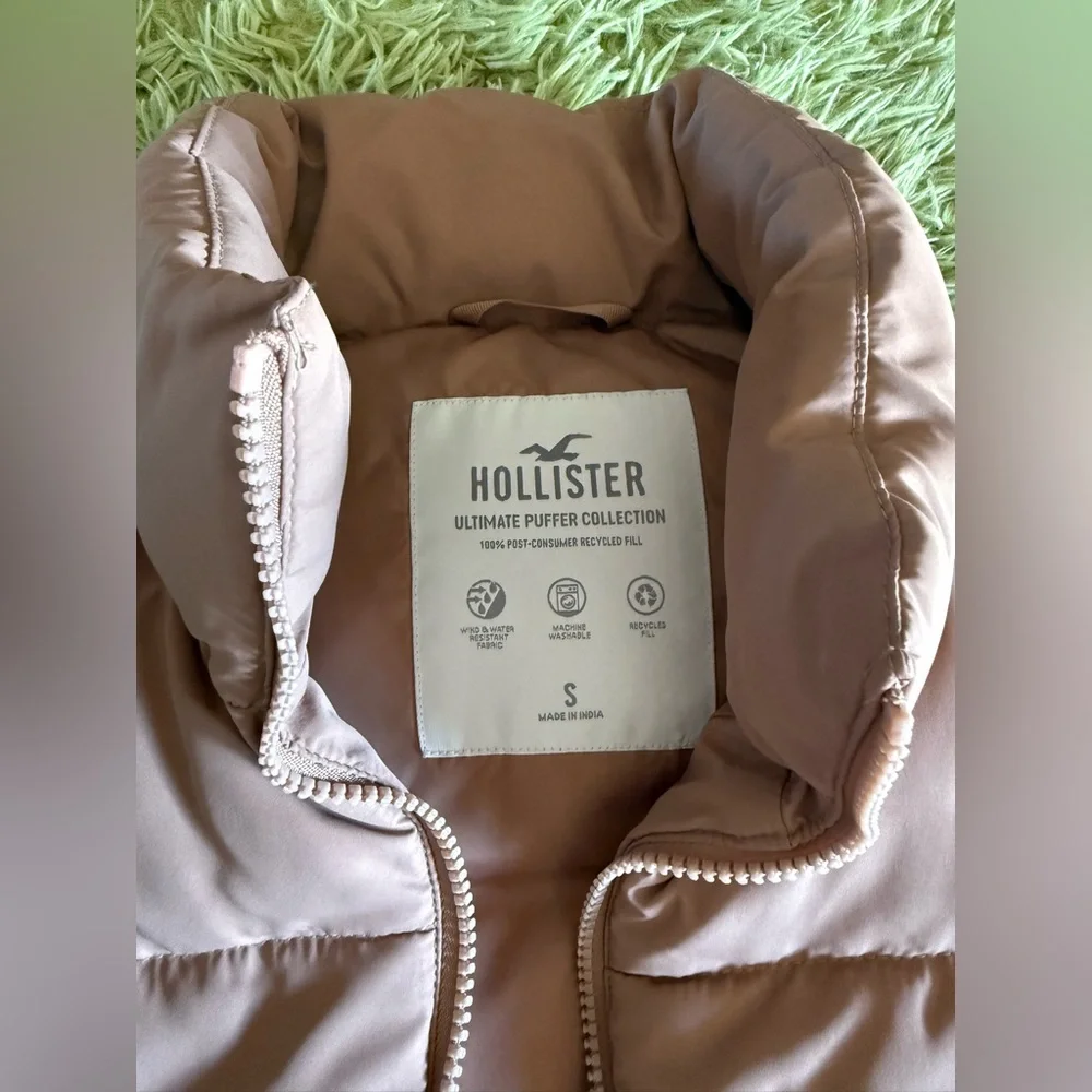 Hollister Ultimate Mini Puffer Vest - Picture 2 of 7